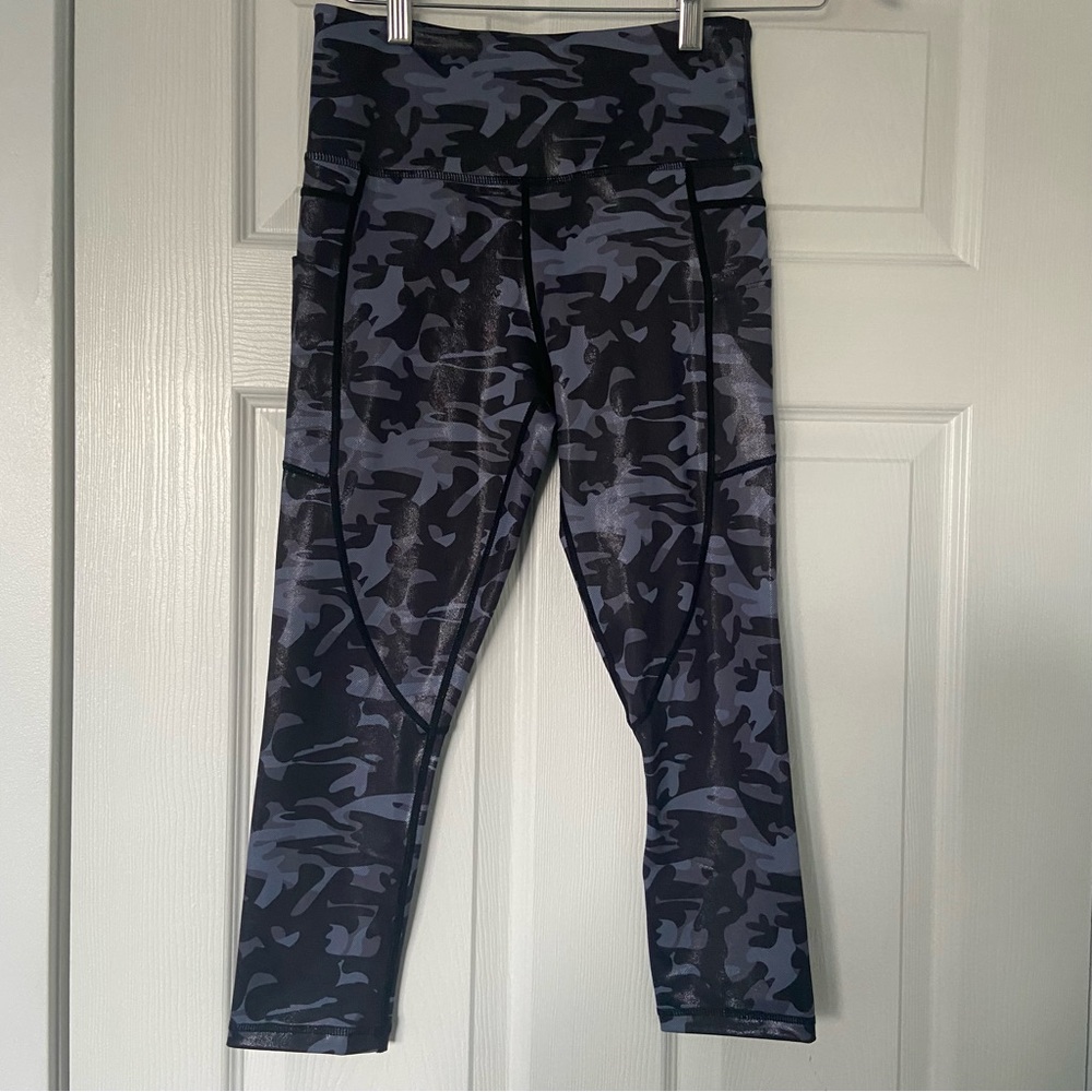NWOT Zyia  active gray camo capri leggings size 4